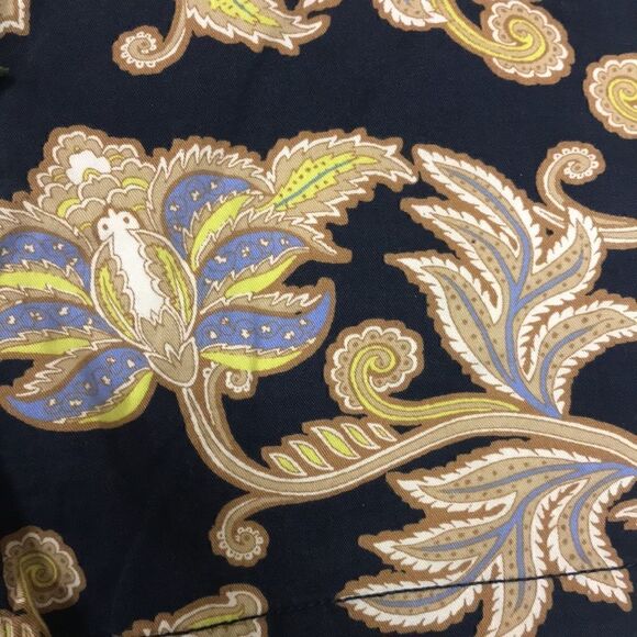 - Loft navy shorts with large flower print. Size 2 - Picture 7 of 7